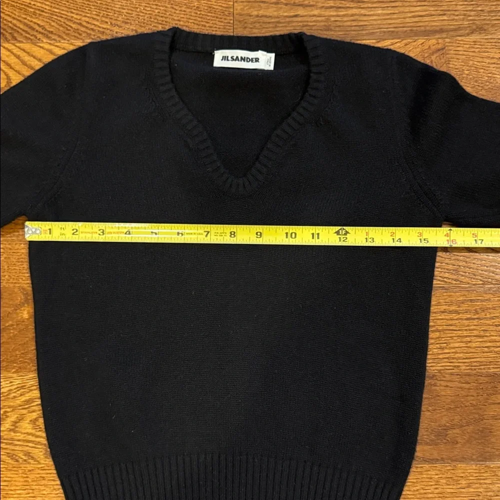 Jil Sander Elegant Black V-Neck Sweater - Picture 6 of 9